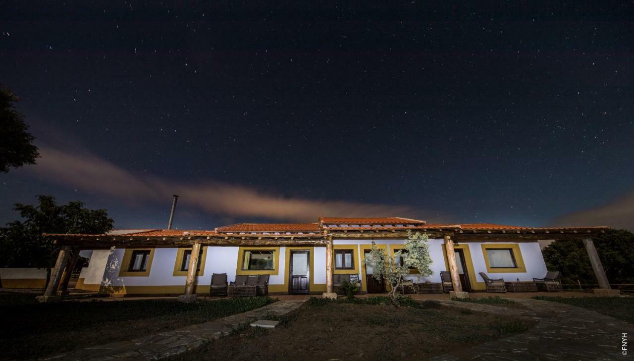 Eco-Lodge En La Reserva Privada Campanarios De Azaba - Proyecto De Conservacion Espeja 외부 사진