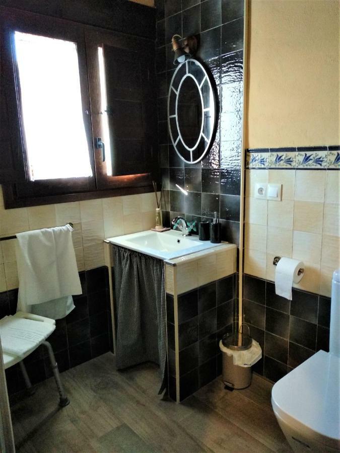Eco-Lodge En La Reserva Privada Campanarios De Azaba - Proyecto De Conservacion Espeja 외부 사진